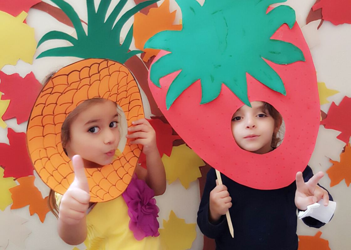 Children with fruits